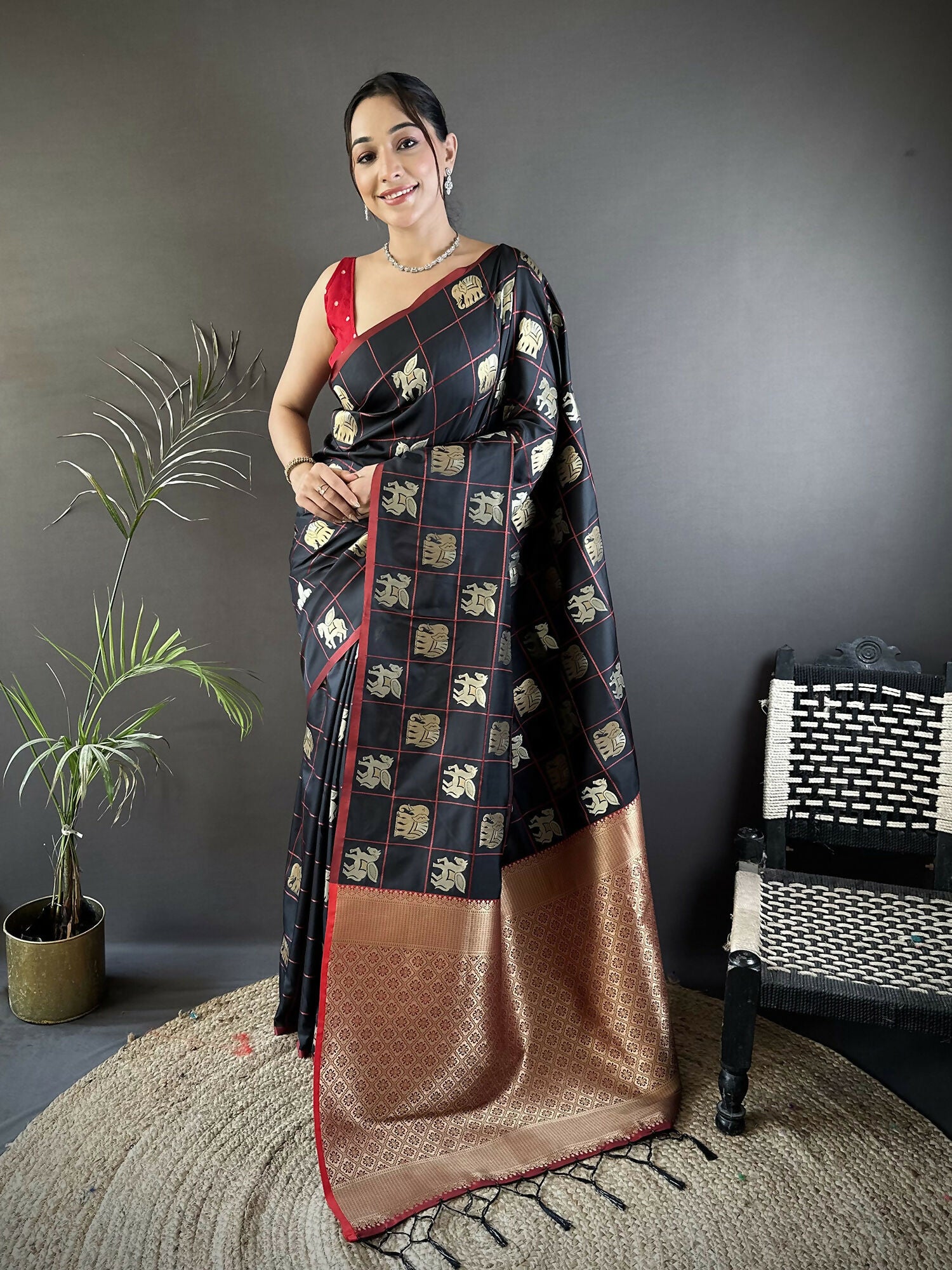 Joban Fashion Black Elephant Motif Soft Silk Banarasi silk Saree - Distacart