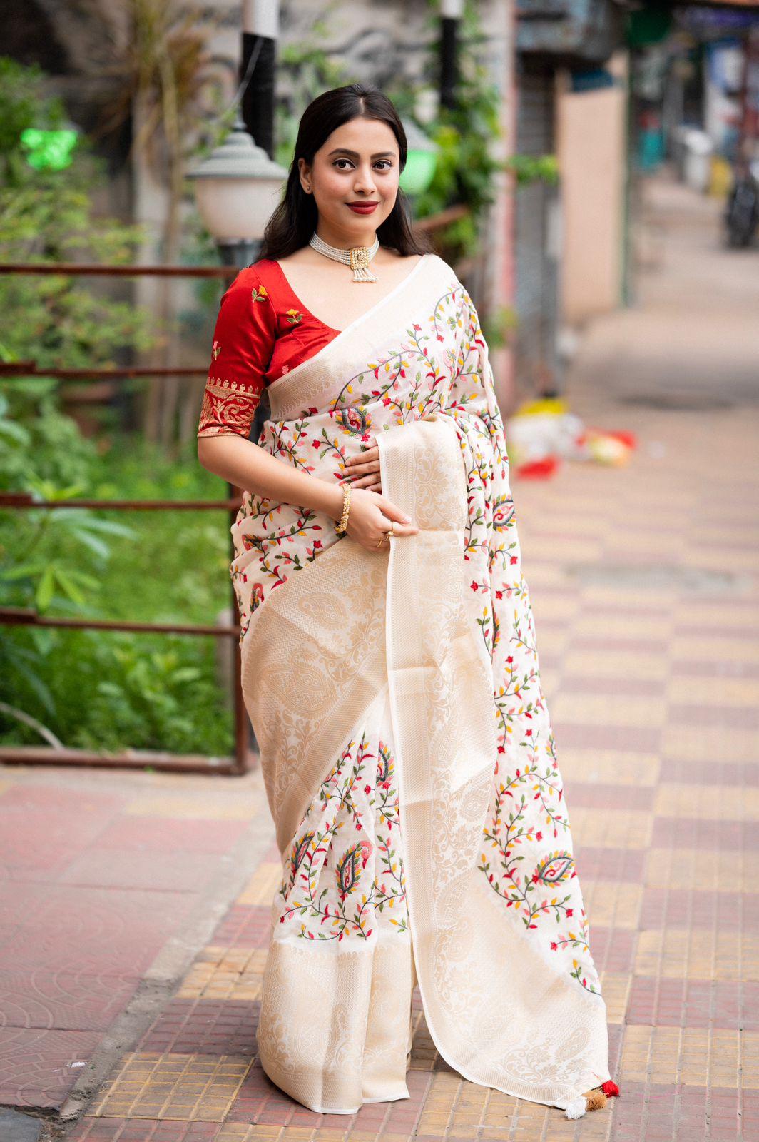 White Jute Silk Ethnic Motifs Saree with Unstitched Blouse - A2M - Distacart