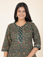 Thumbnail for Aramya Straight Soft Cotton Floral Print Women's Kurta - Green - Distacart