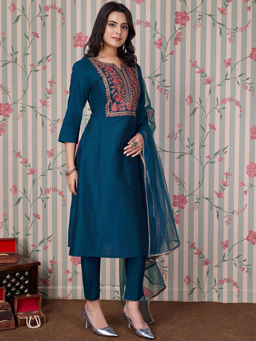 Ode by House of Pataudi Blue Ethnic Motifs Embroidered Zari Kurta With Trousers & Dupatta - Distacart