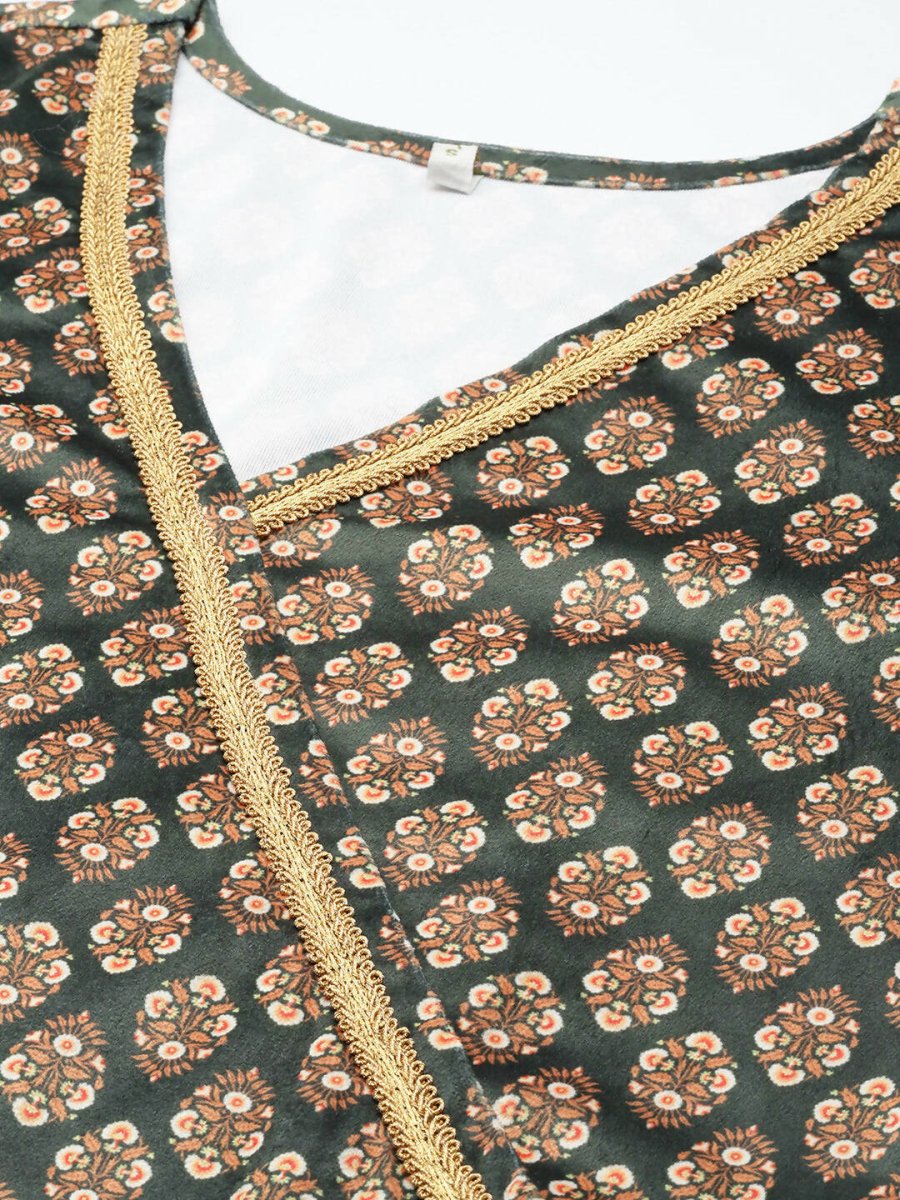 Ahalyaa Women Green & Cream-Coloured Floral Printed Velvet Kurta - Distacart