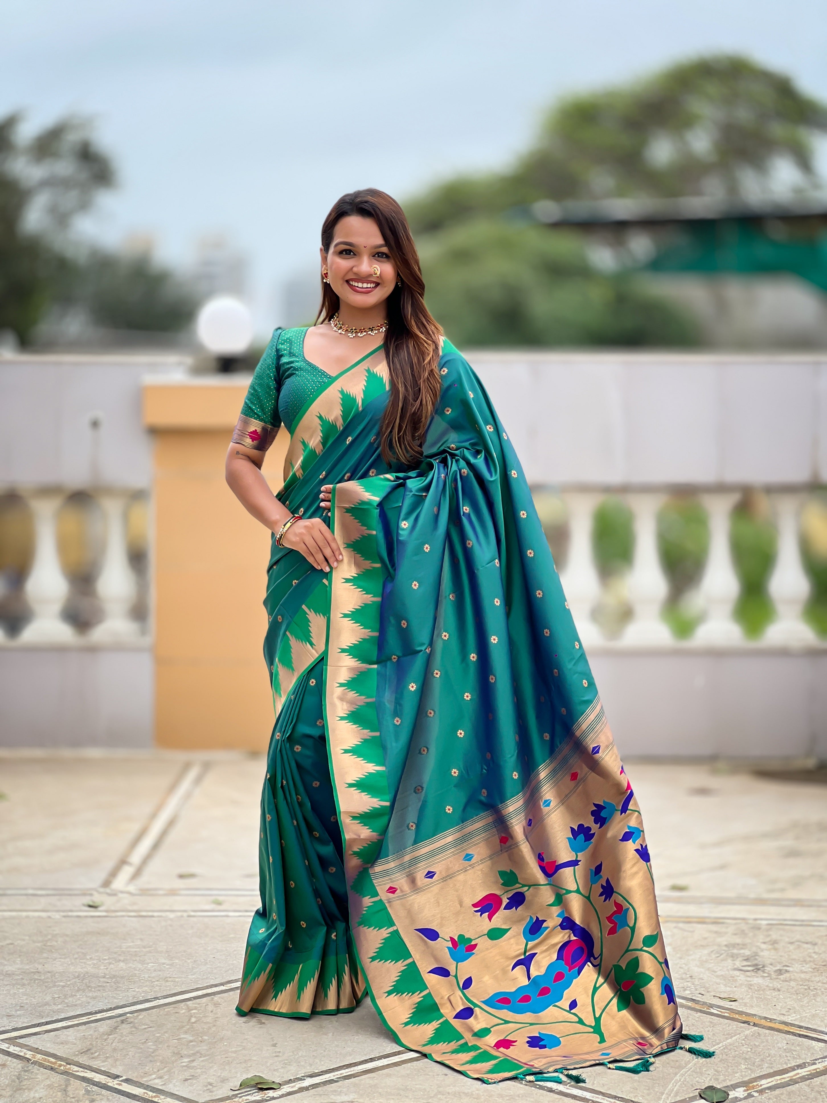 Vedant Vastram Soft Litchi Silk Banarasi Silk Jacquard Saree - Rama - Dista