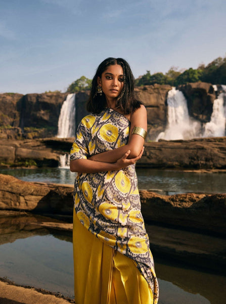 trueBrowns Yellow Muslin Ikat Saree