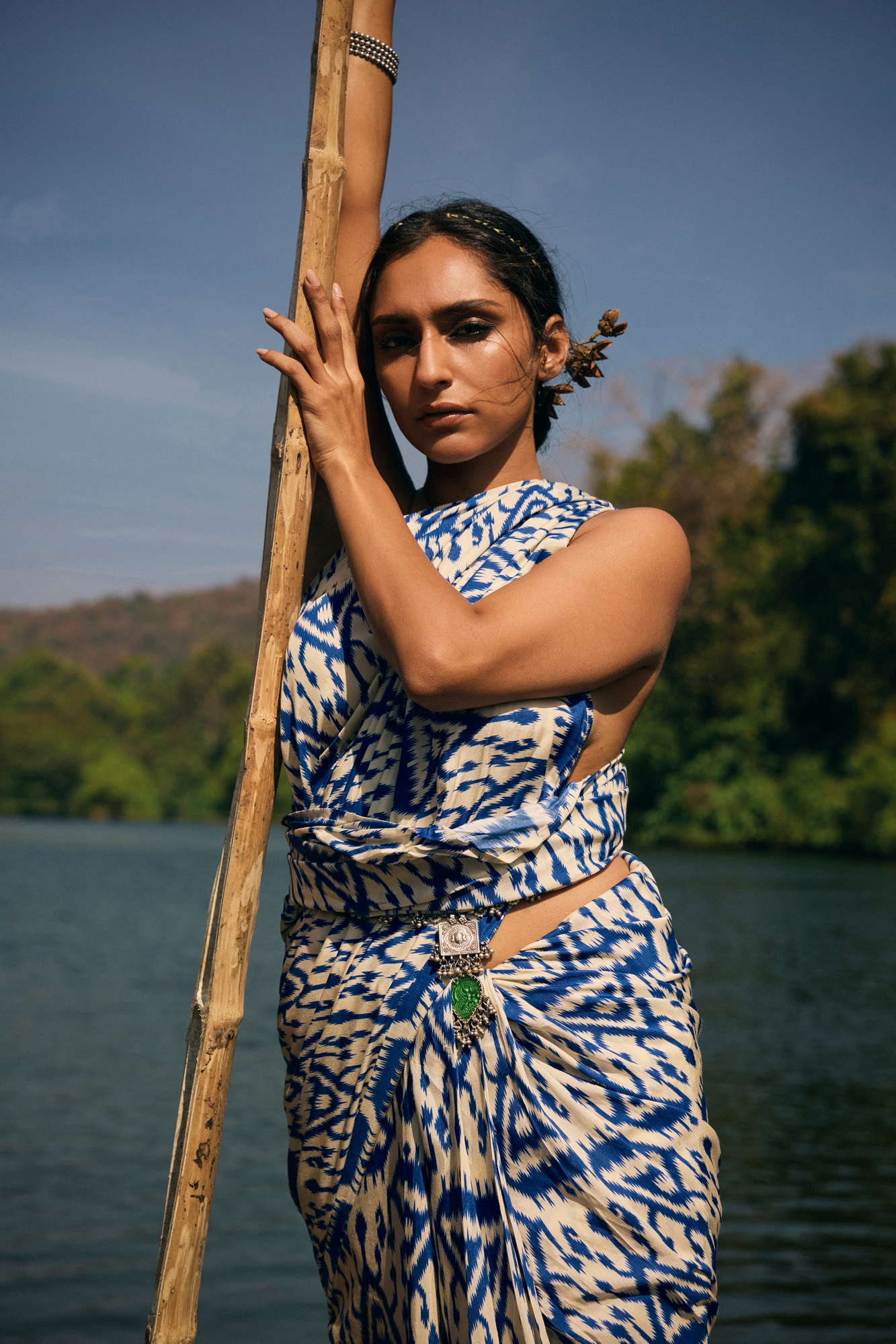 trueBrowns Blue White Muslin Ikat Ready to Wear Saree - Distacart