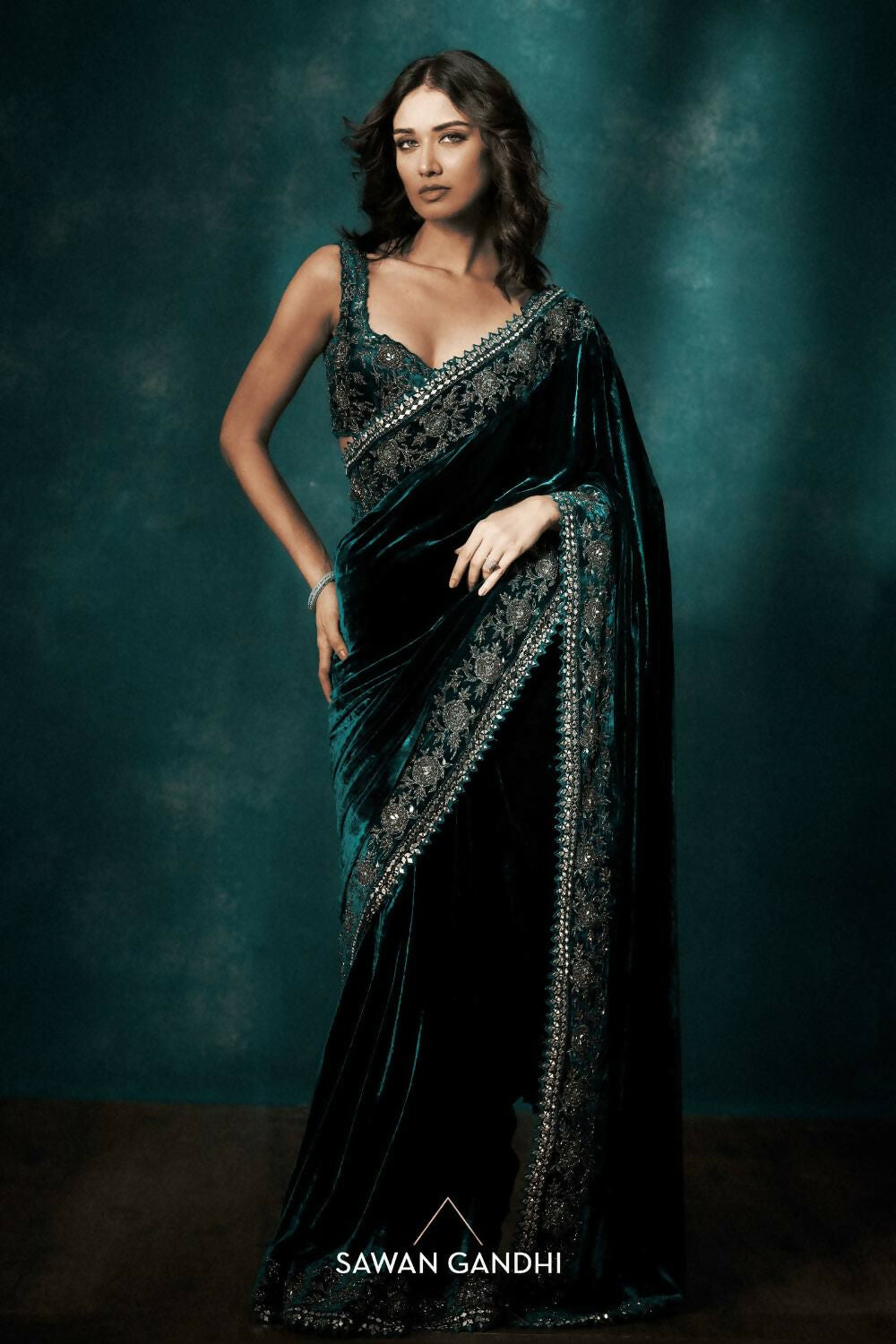 Joban Fashion Green Viscose Velvet Party Wear Sarees - Distacart