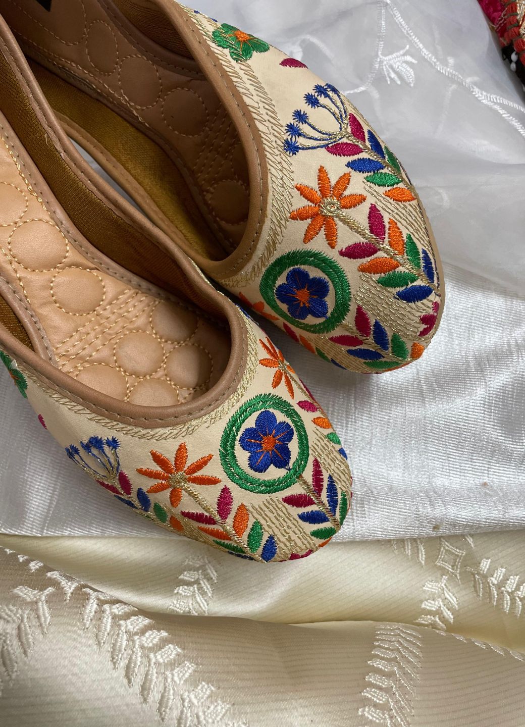 Desi Colour Women Indian Ethnic Footwear-Forest Beauty - Distacart