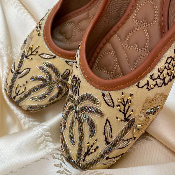 Desi Colour Women Indian Ethnic Footwear-Gold Dabka-1 - Distacart