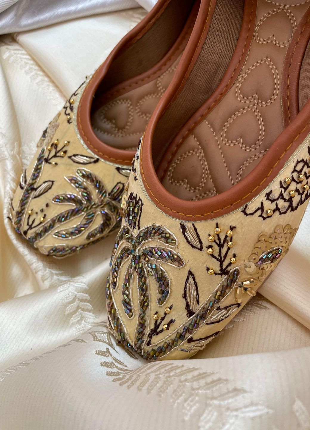 Desi Colour Women Indian Ethnic Footwear-Gold Dabka-1 - Distacart