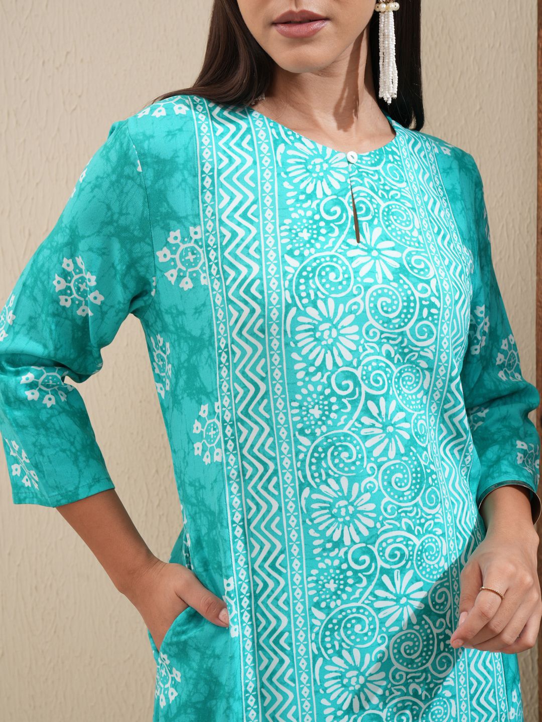 Vishudh Green Floral Printed Keyhole Neck Straight Kurta - Distacart