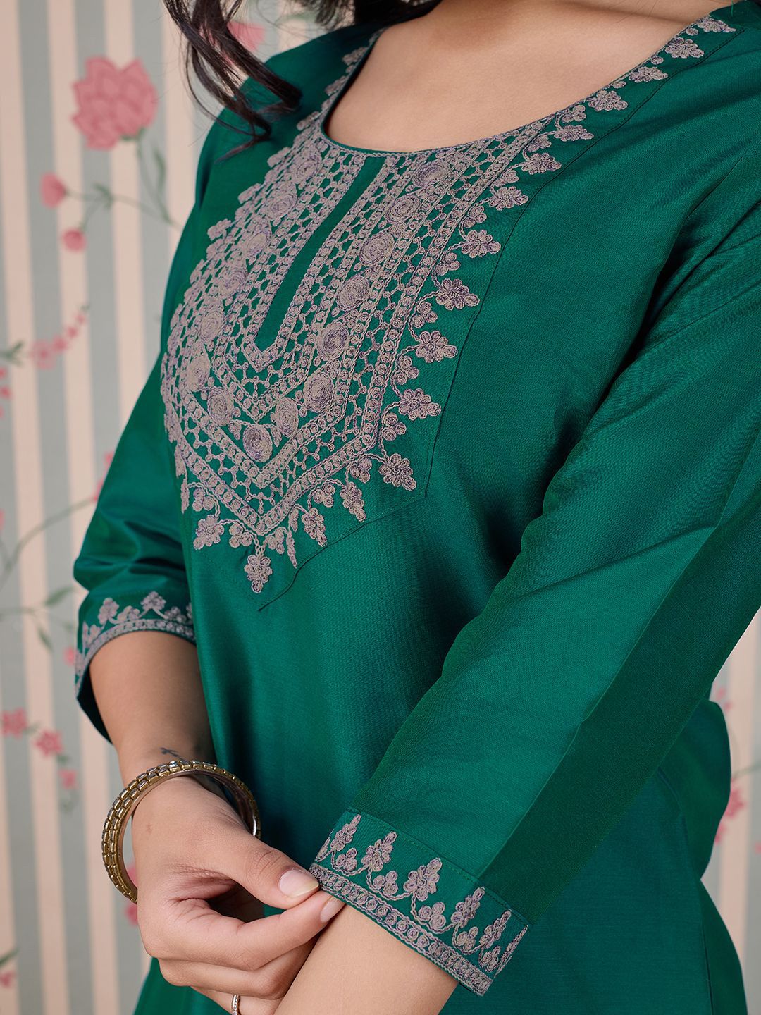 Ode by House of Pataudi Women Embroidered Straight Kurta - Distacart