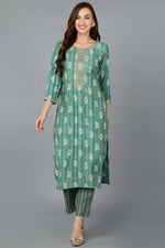 Thumbnail for Ahika Green Silk Blend Geometric Embroidered Kurta - Distacart