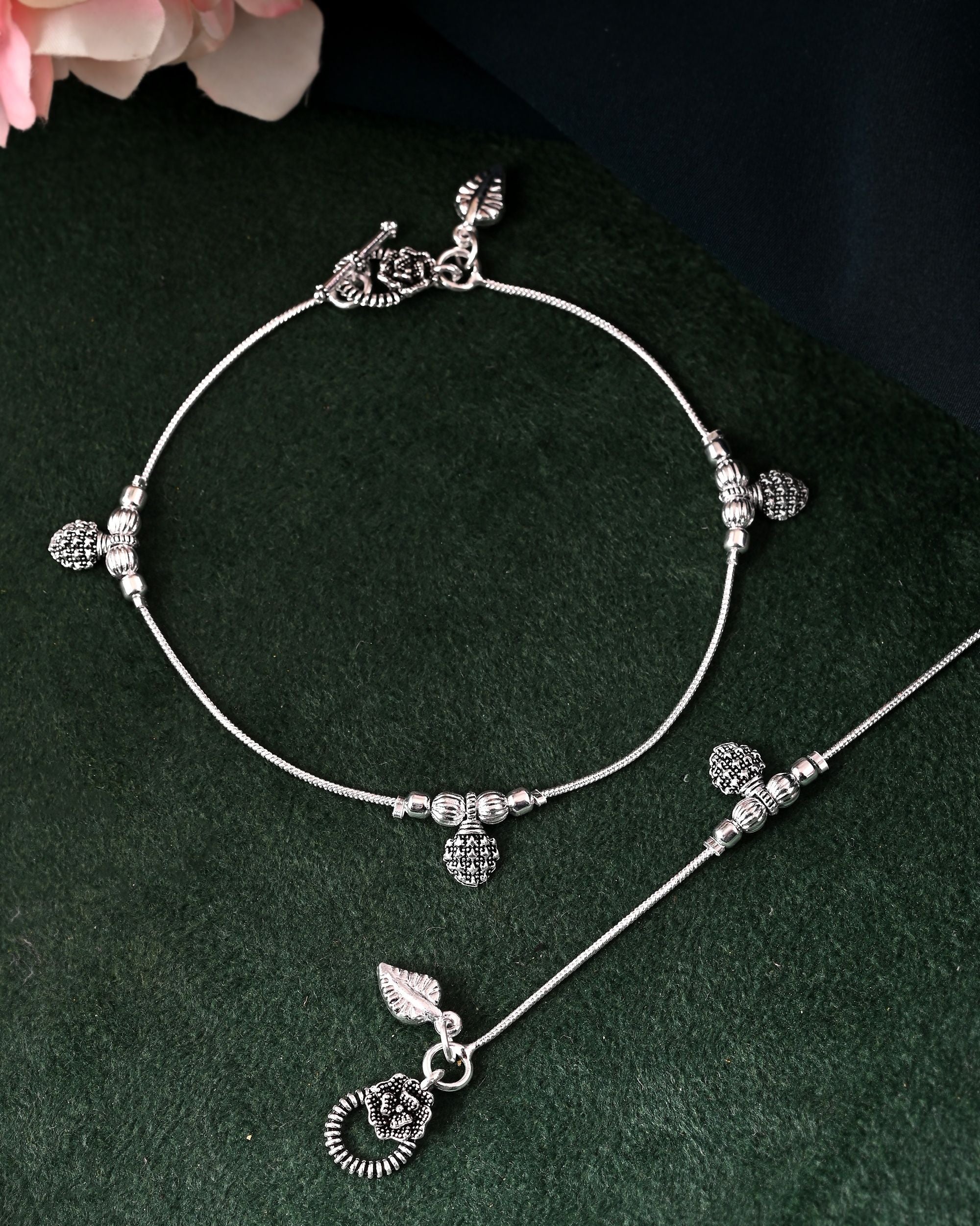 VOJ Set of 2 Silver Plated Leaf Designed Anklet