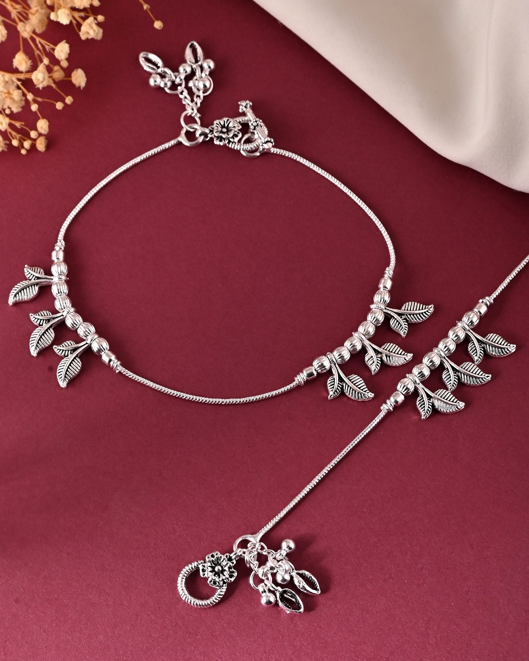 VOJ Set of 2 Silver Toned Leaf Designed Handcrafted Anklet