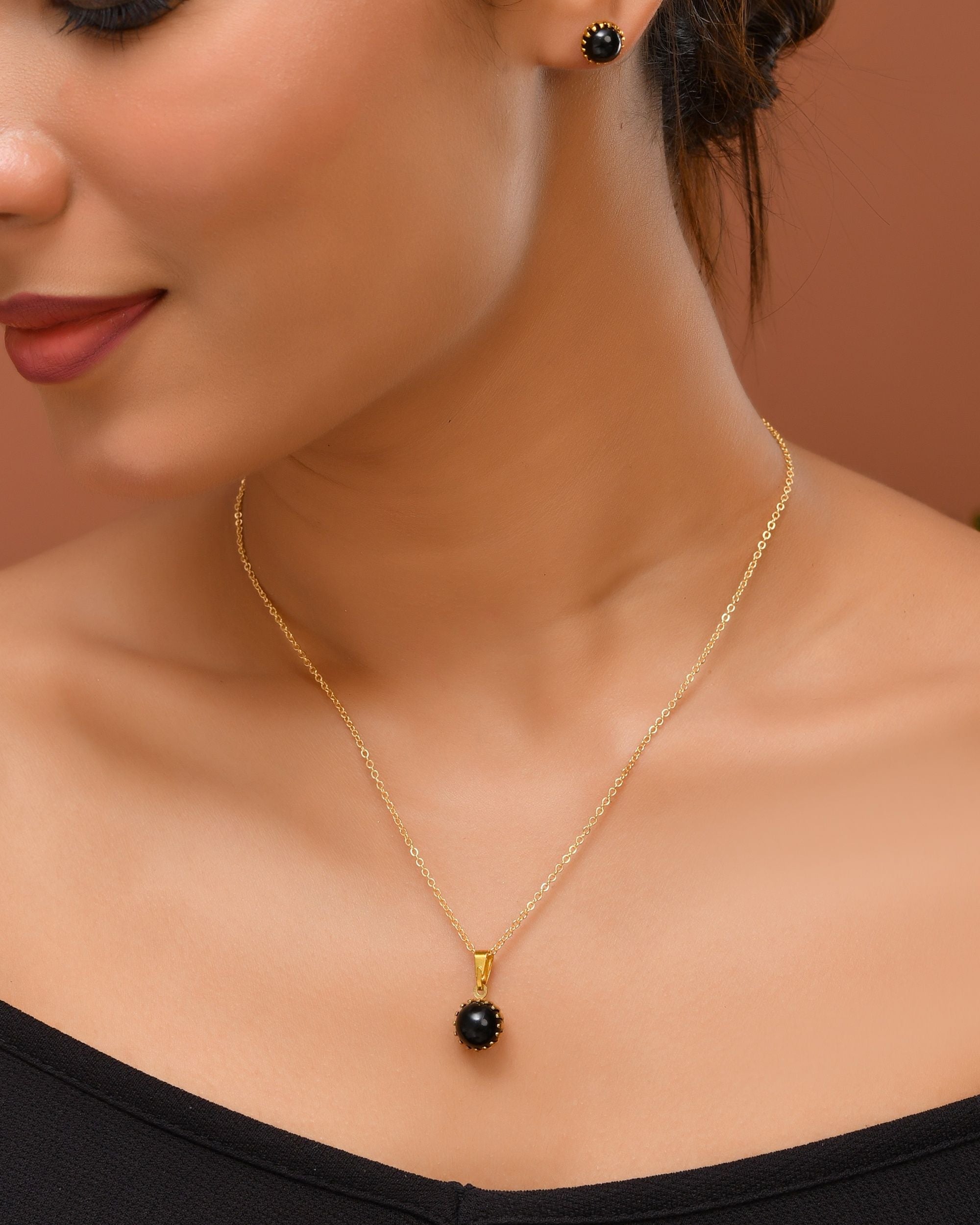 VOJ Gold Polished Stainless Steel Black Pearl Studded Chain Set