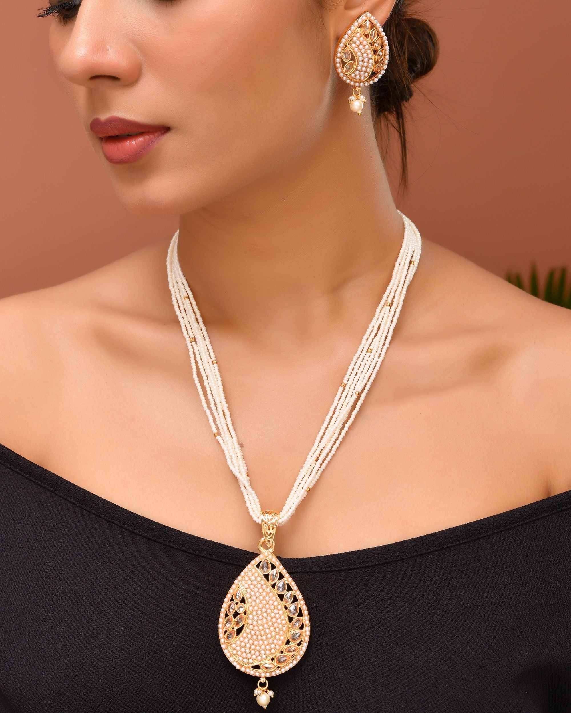 VOJ Gold Polished Kundan Studded Traditional Jewellery Set