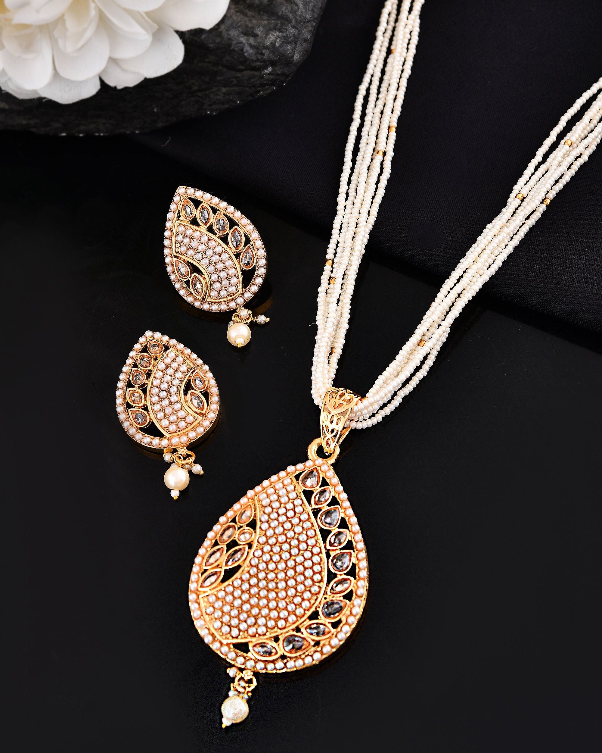 VOJ Gold Polished Kundan Studded Traditional Jewellery Set