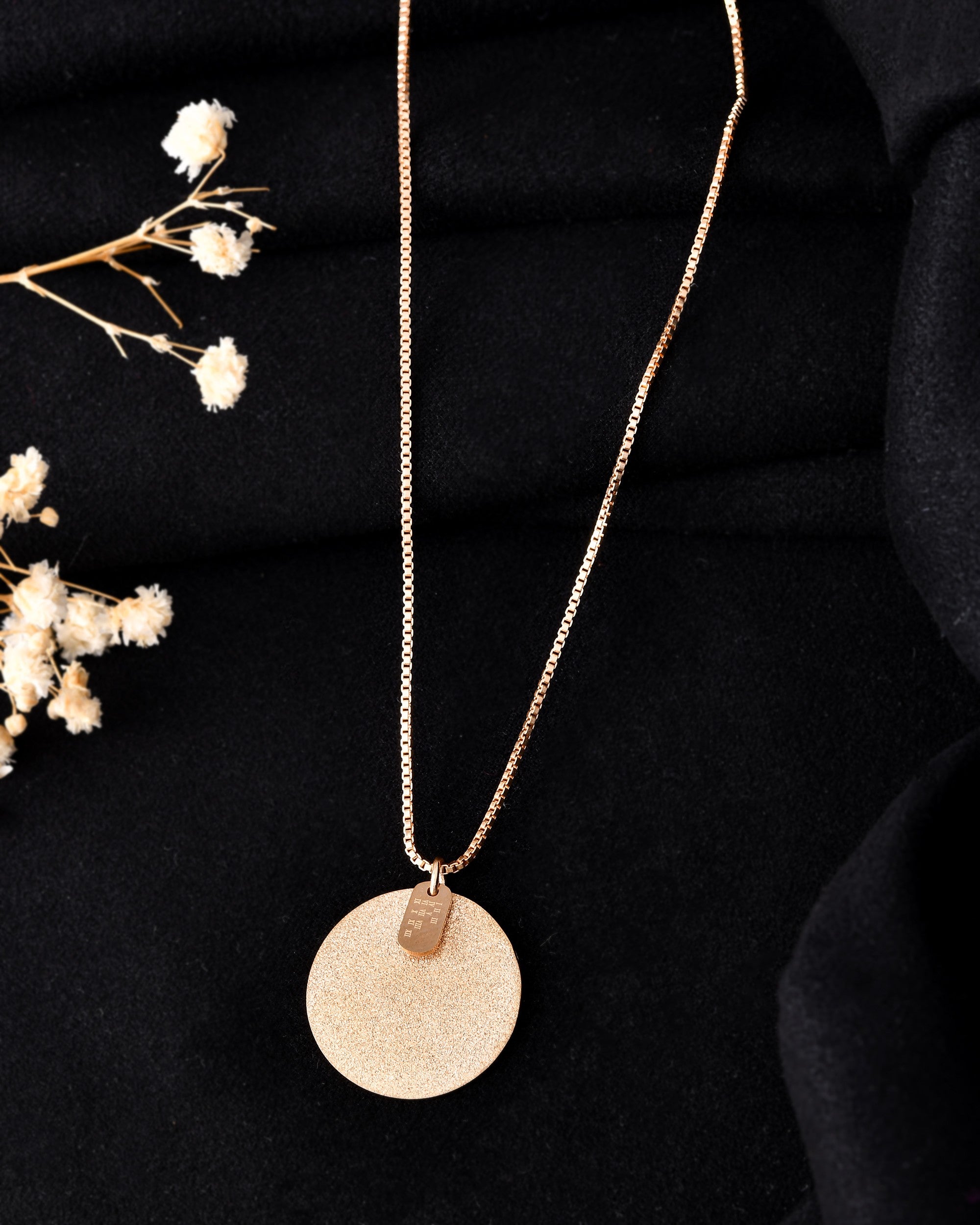 VOJ Gold Polished Chain With Circular Pendant