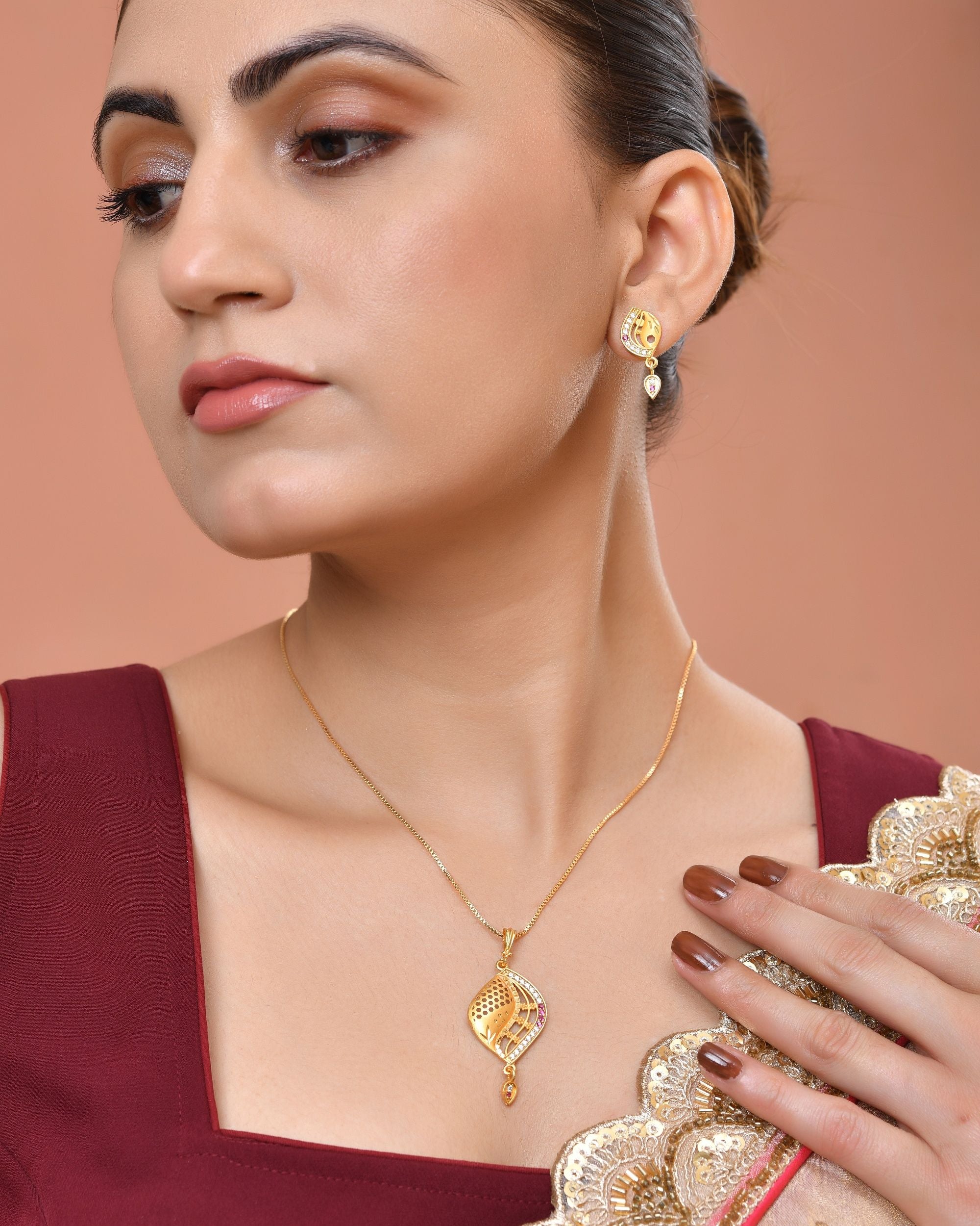 VOJ Gold Plated Simple Chain With Pendant And Earrings Set - Dista
