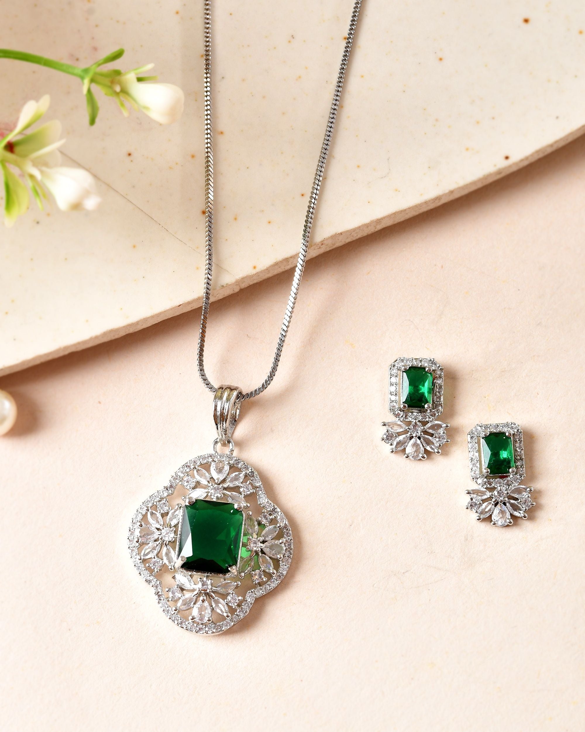 VOJ Silver Plated Green Rectangular Shaped Ad Chain Set