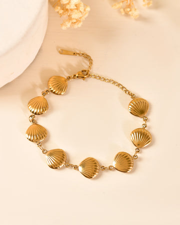 VOJ Gold Plated Elegant Shell Shaped Bracelet For Women - Dista