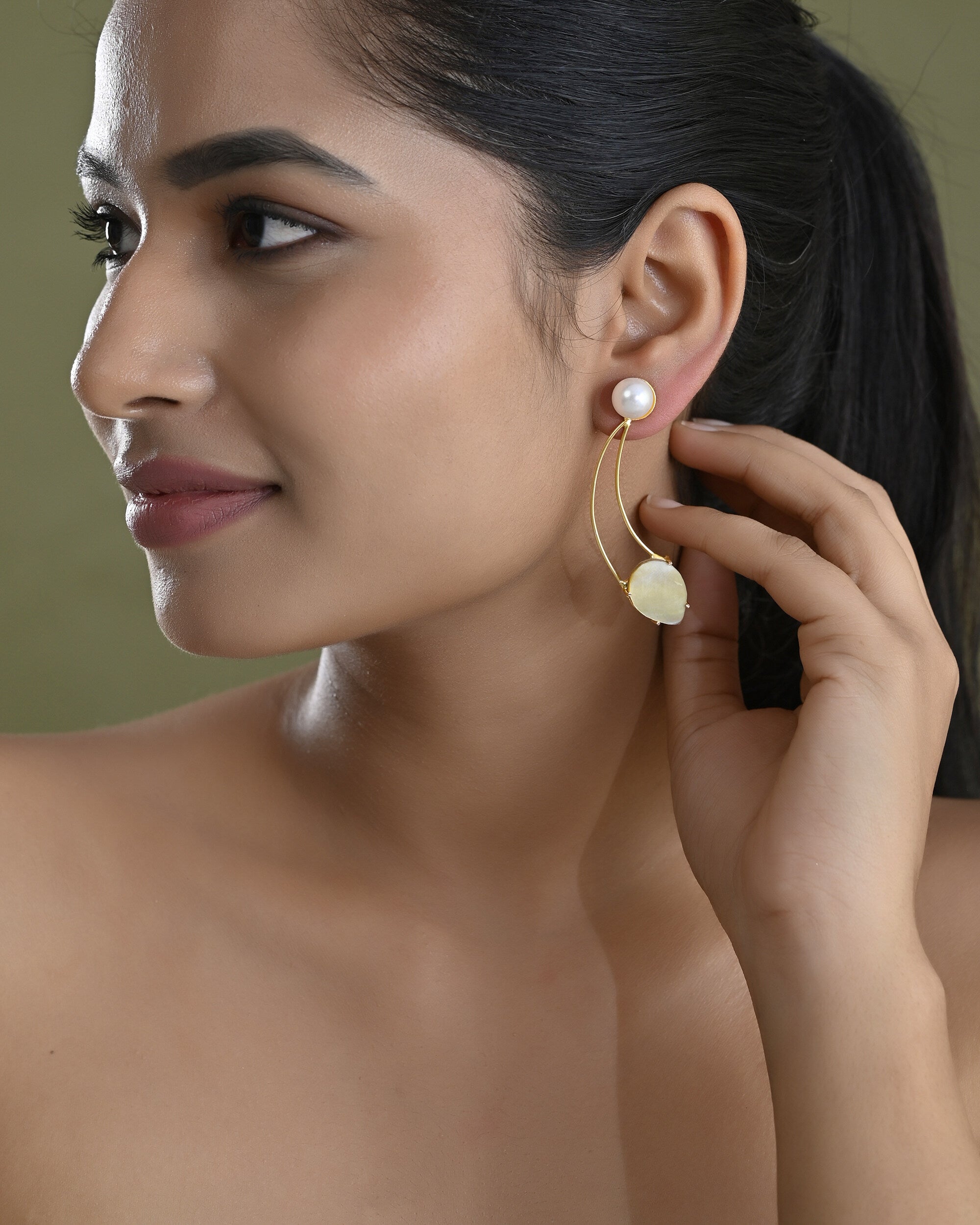 VOJ Gold Toned Pearl And Stone Studded Earrings - Distacart