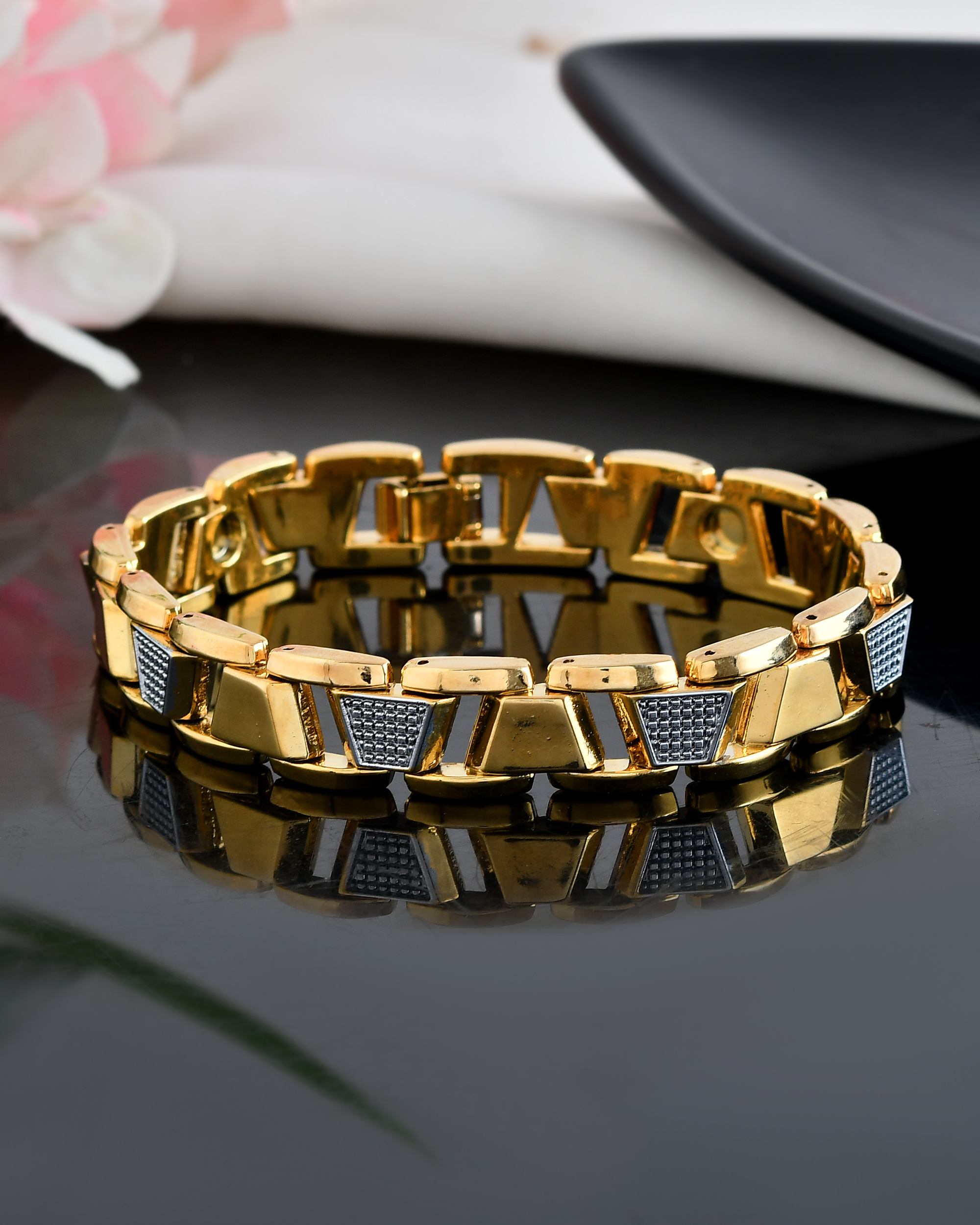 VOJ Stainless Steel Men's Gold Polished Link Bracelet