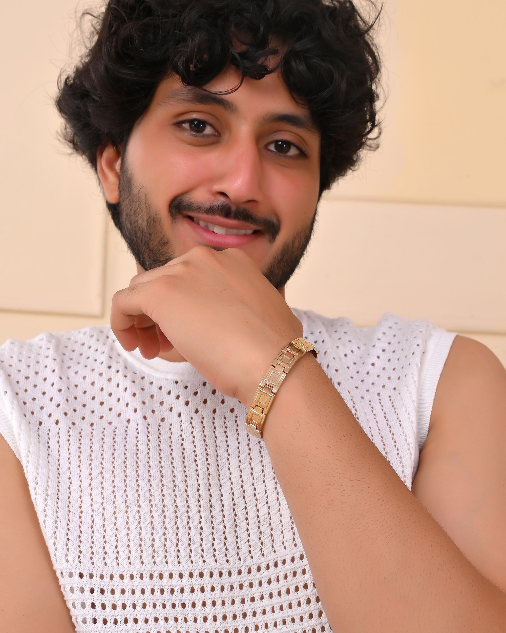 VOJ Men's Gold Polished Stainless Steel Link Bracelet