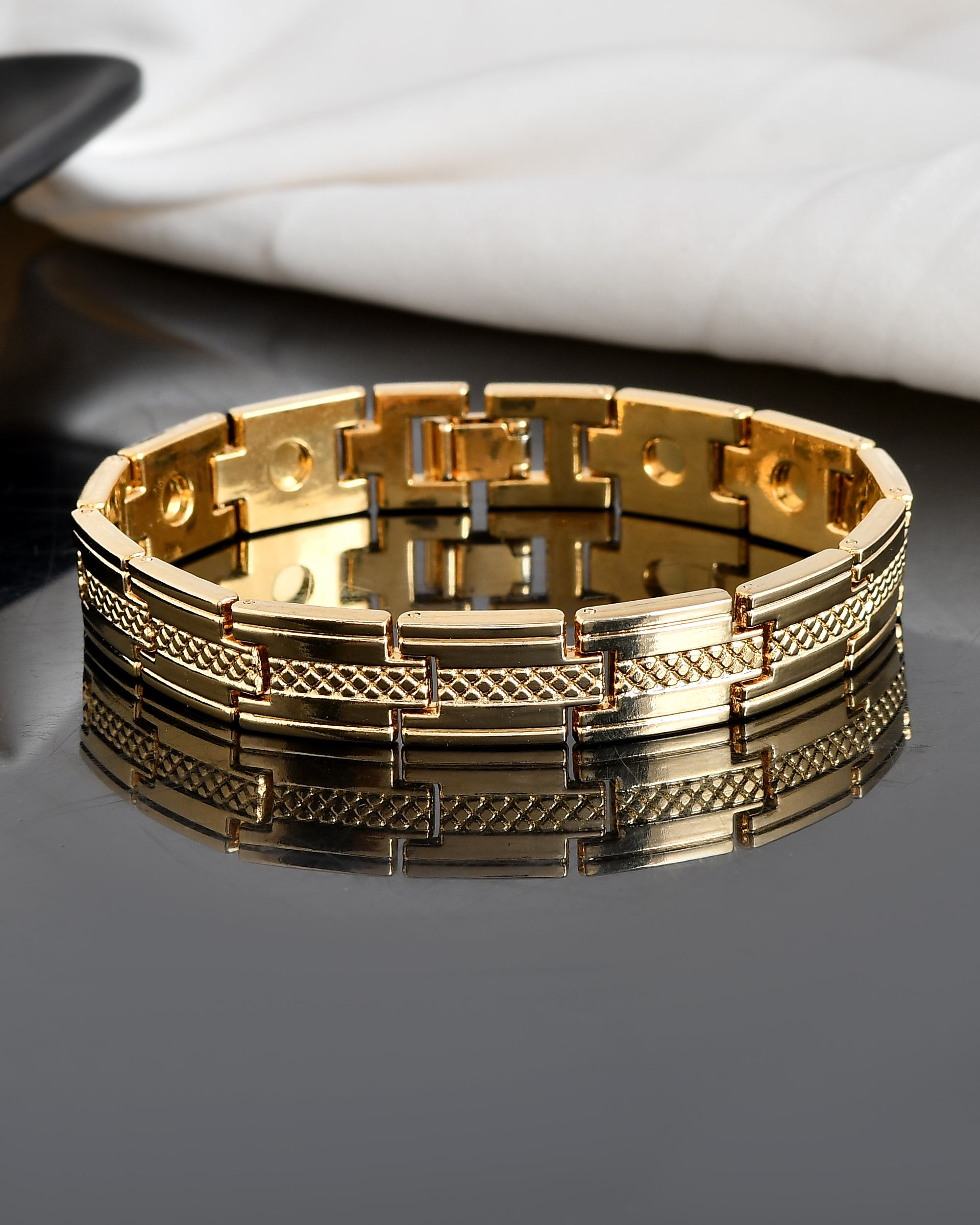 VOJ Men Gold-Toned Stainless Steel Grid Pattern Chain Bracelet