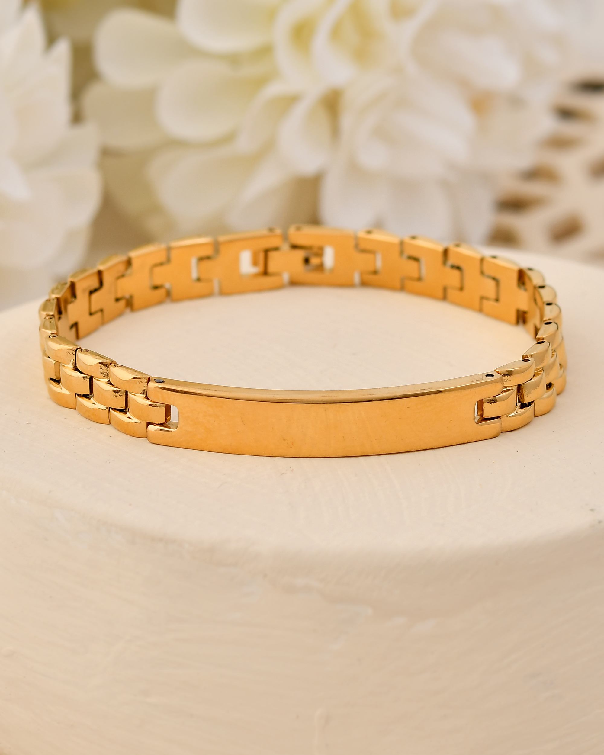 VOJ Men Gold Polished Link Bracelet
