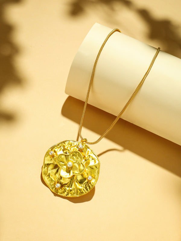 Nuyug 18K Gold-Plated Pearl Embellished Minimal Chain Textured Surface Floral Pendant Necklace