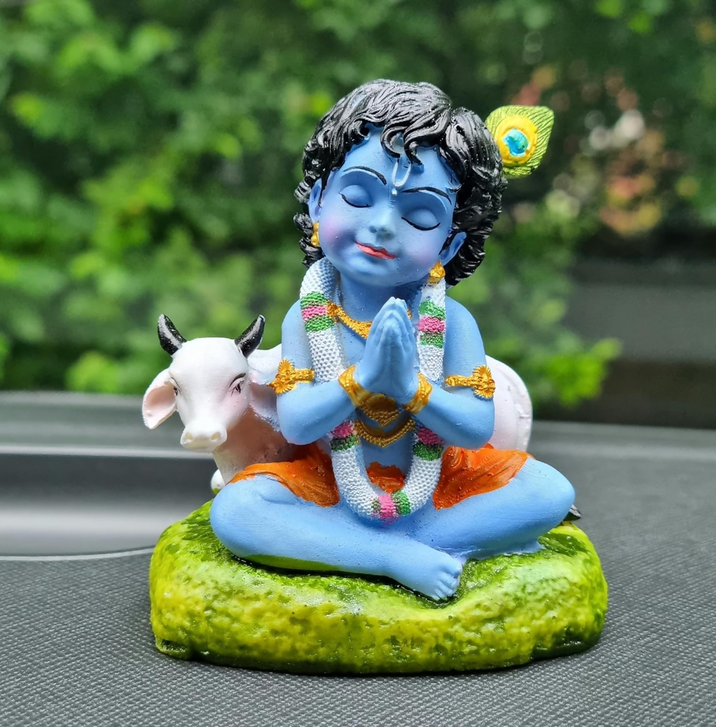 Krishna Laddu Gopal Murti with Cow - Dista