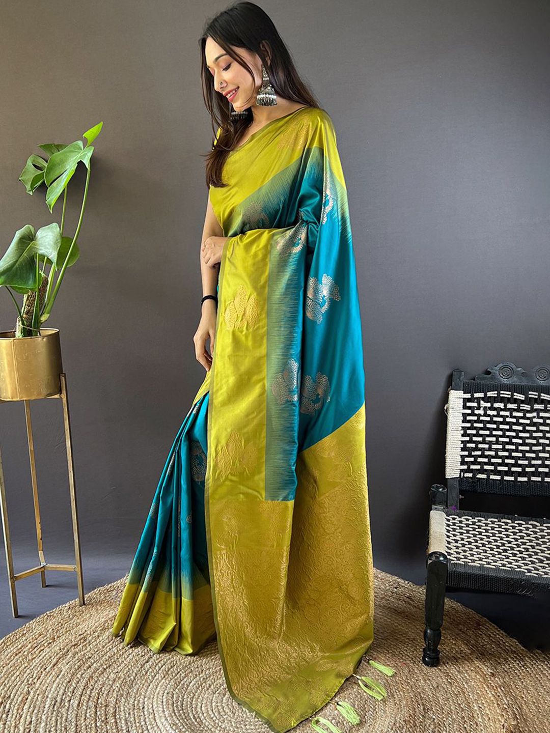 Mitera Ethnic Motifs Woven Design Zari Saree - Distacart