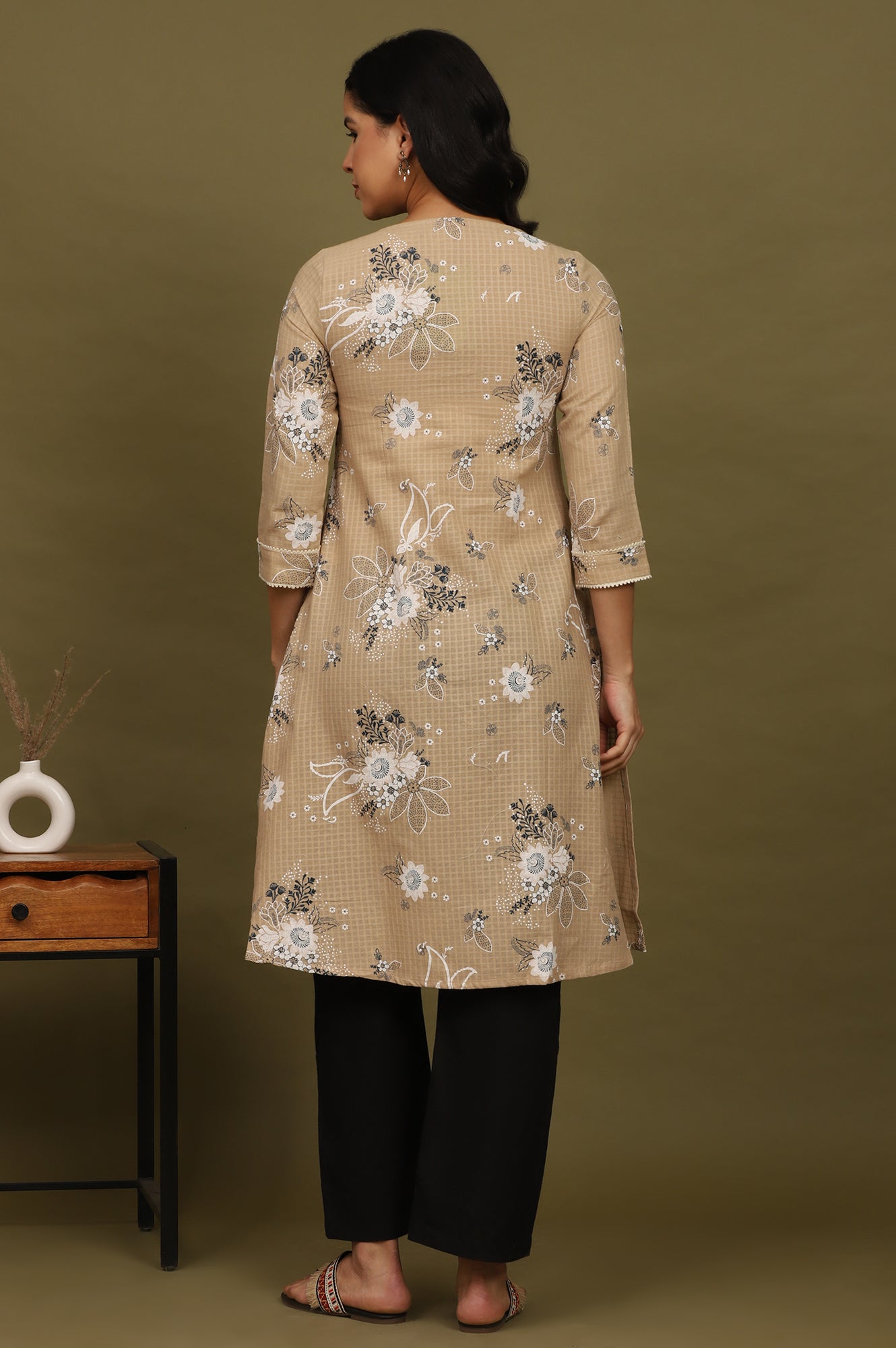 https://cdn.shopify.com/s/files/1/0722/3148/5636/files/W11585-124186_5_232cad31-e25a-49a7-a614-c4bfb68b552e.jpg?v=1760493781