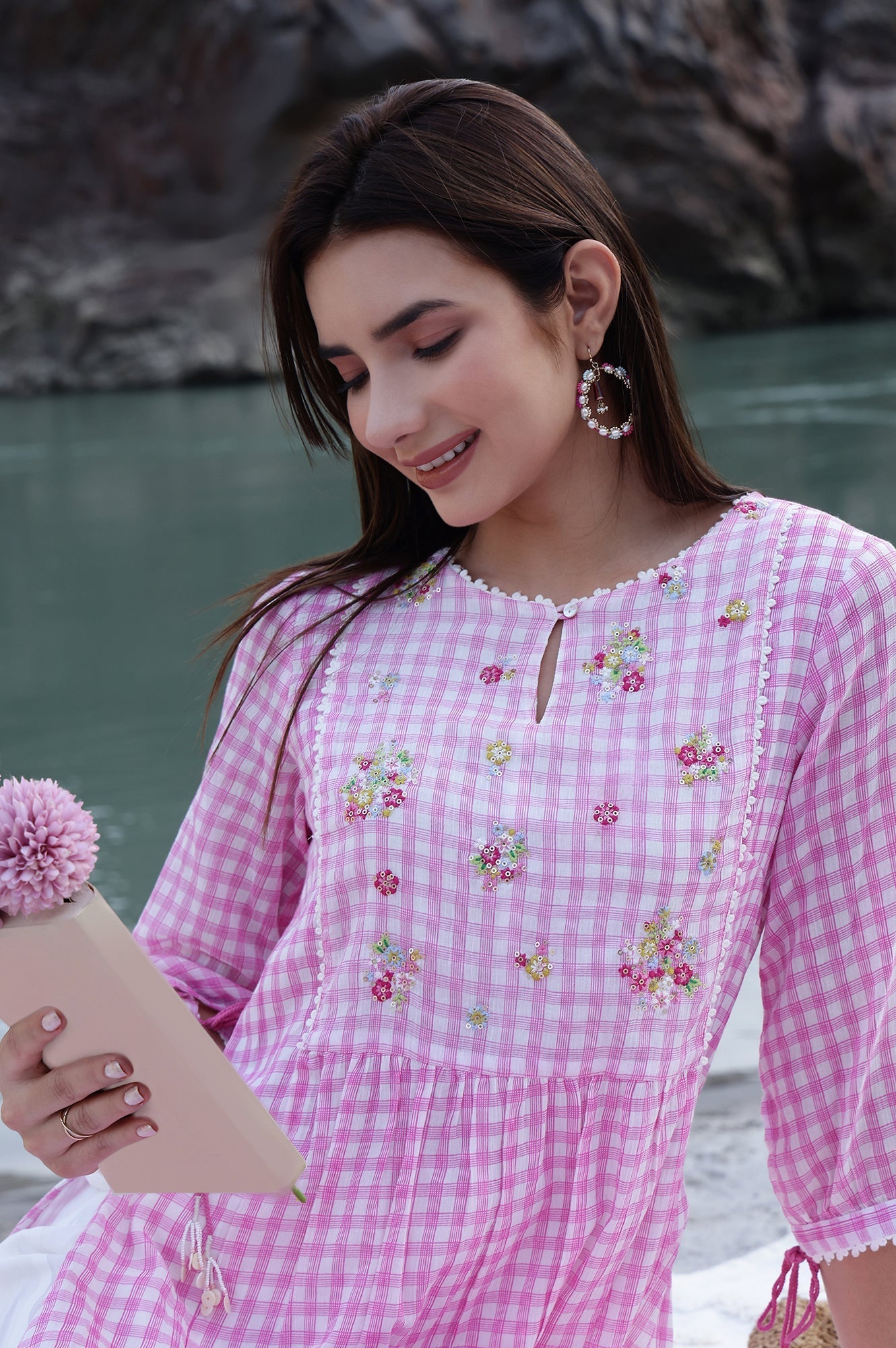 https://cdn.shopify.com/s/files/1/0722/3148/5636/files/W12520-125440.jpg?v=1760495758