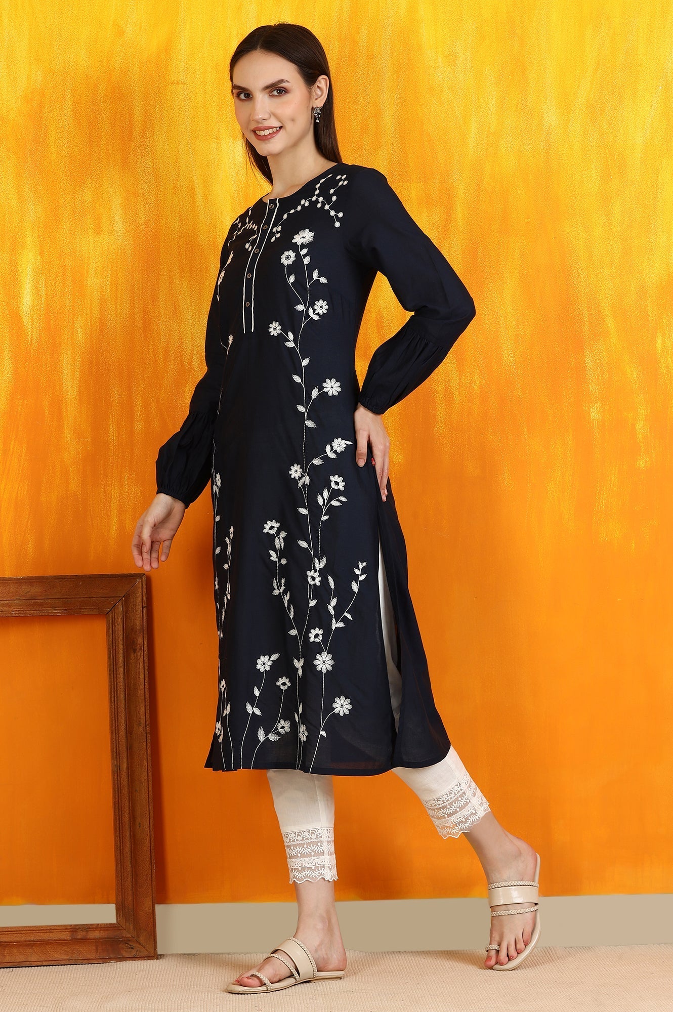 https://cdn.shopify.com/s/files/1/0722/3148/5636/files/W12598-223007_4_2cc6471b-c738-47a8-89d7-fb8a0acdc033.jpg?v=1760494567