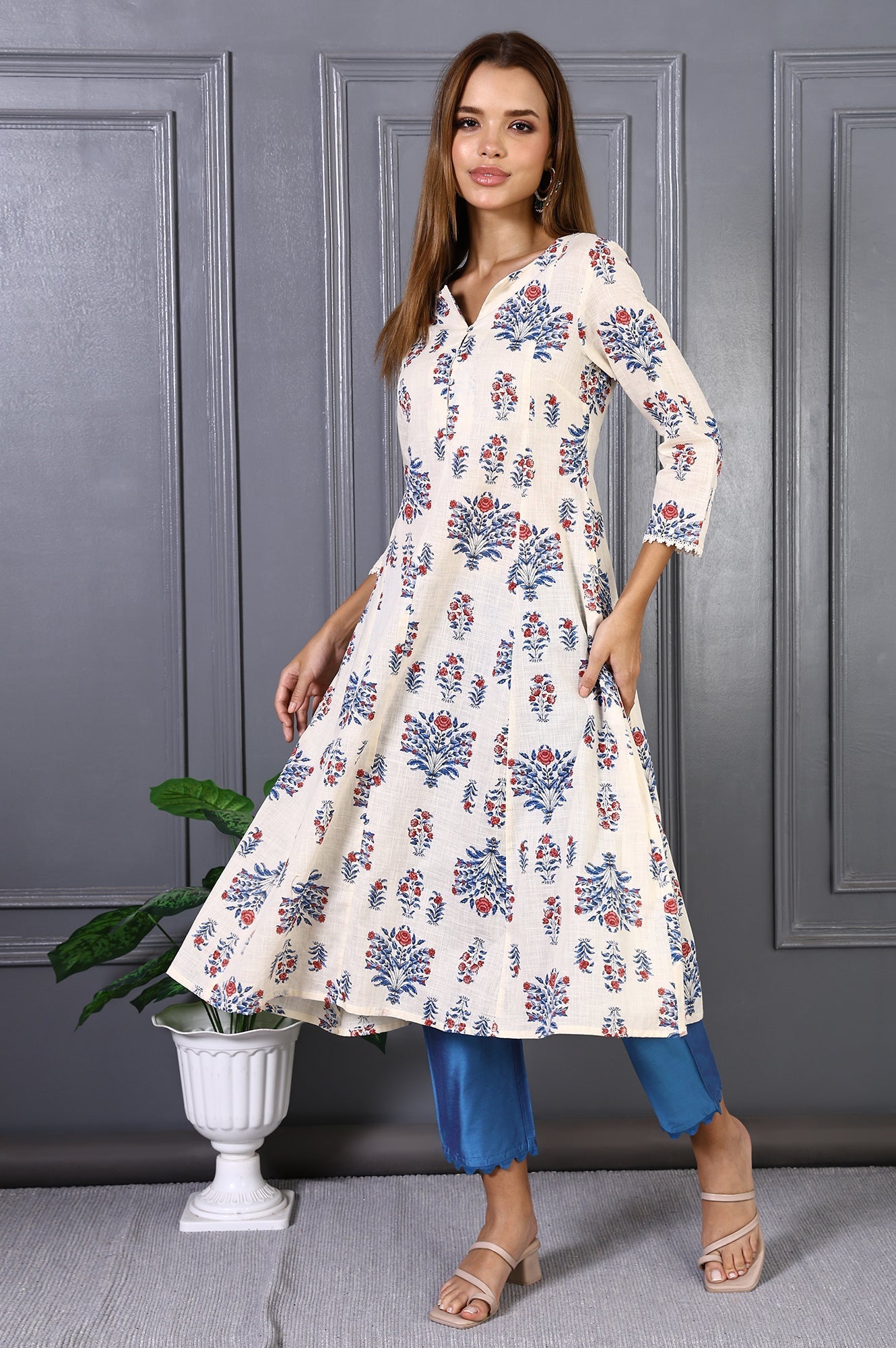 https://cdn.shopify.com/s/files/1/0722/3148/5636/files/W12815-125934_1_c762b1ed-dda4-4a31-82df-fd5e95939d3e.jpg?v=1760495844