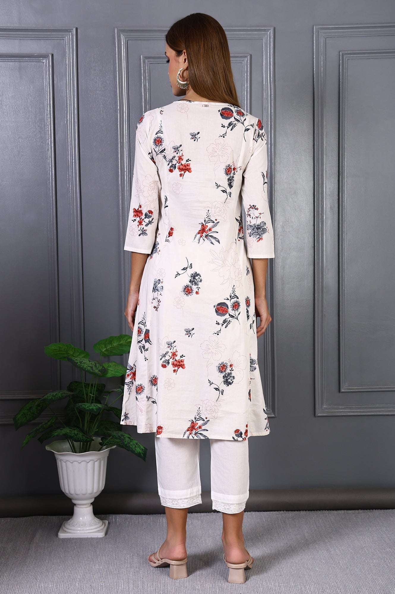 https://cdn.shopify.com/s/files/1/0722/3148/5636/files/W12824-125956_5_fc9fec01-b69a-4ced-9f03-438c9301773f.jpg?v=1760495503