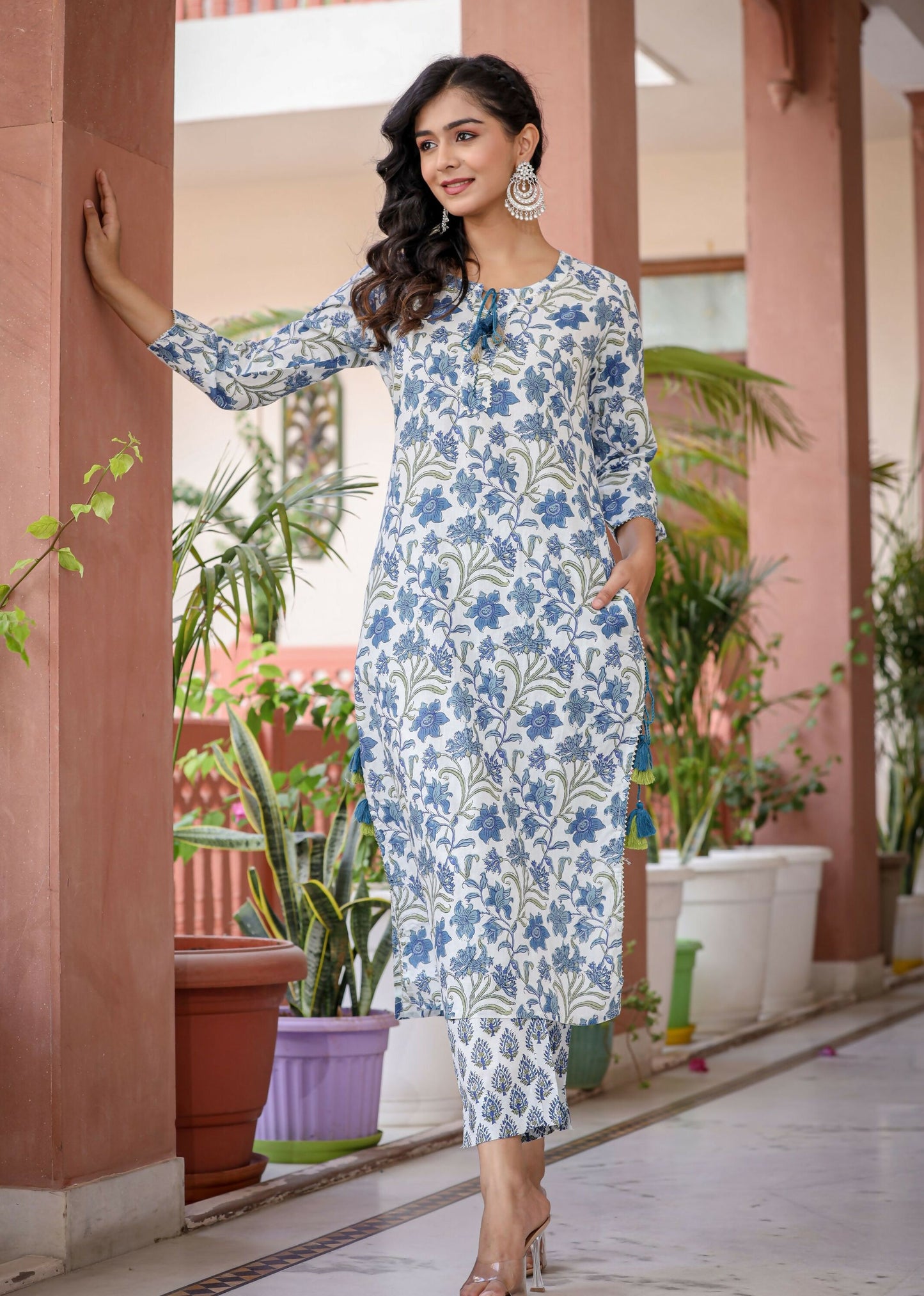 Kaajh Women's White Blue Floral Print Kurta Pant Set - Distacart