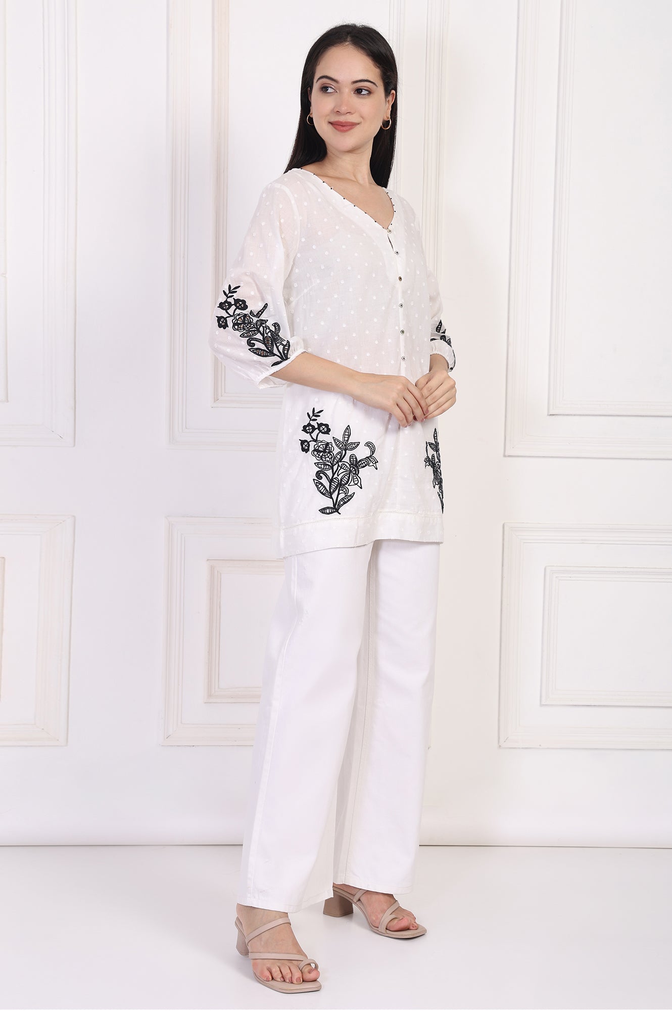 https://cdn.shopify.com/s/files/1/0722/3148/5636/files/W31335-223988_6.jpg?v=1772277754