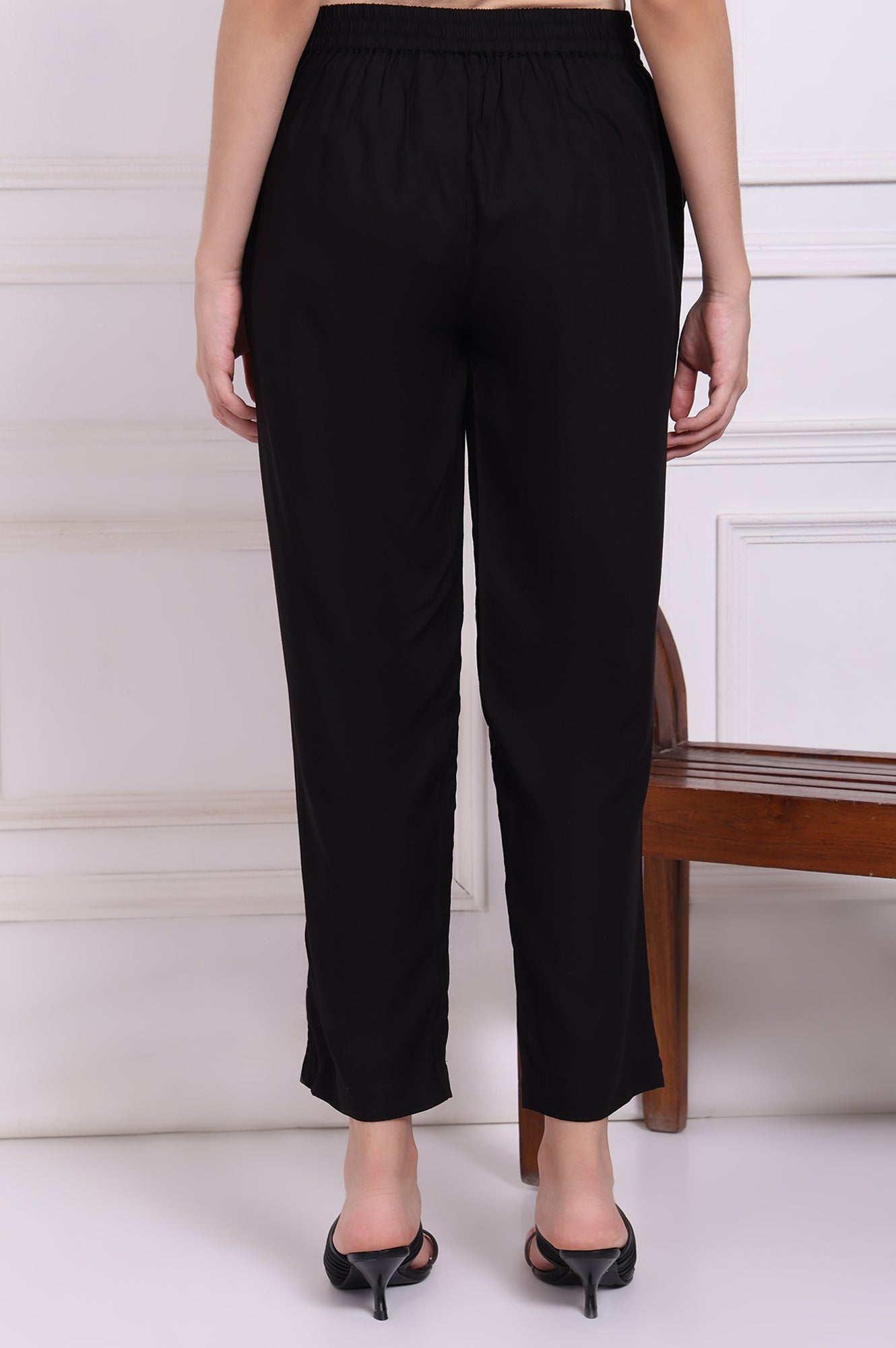 https://cdn.shopify.com/s/files/1/0722/3148/5636/files/W62681-224039_4.jpg?v=1772276788