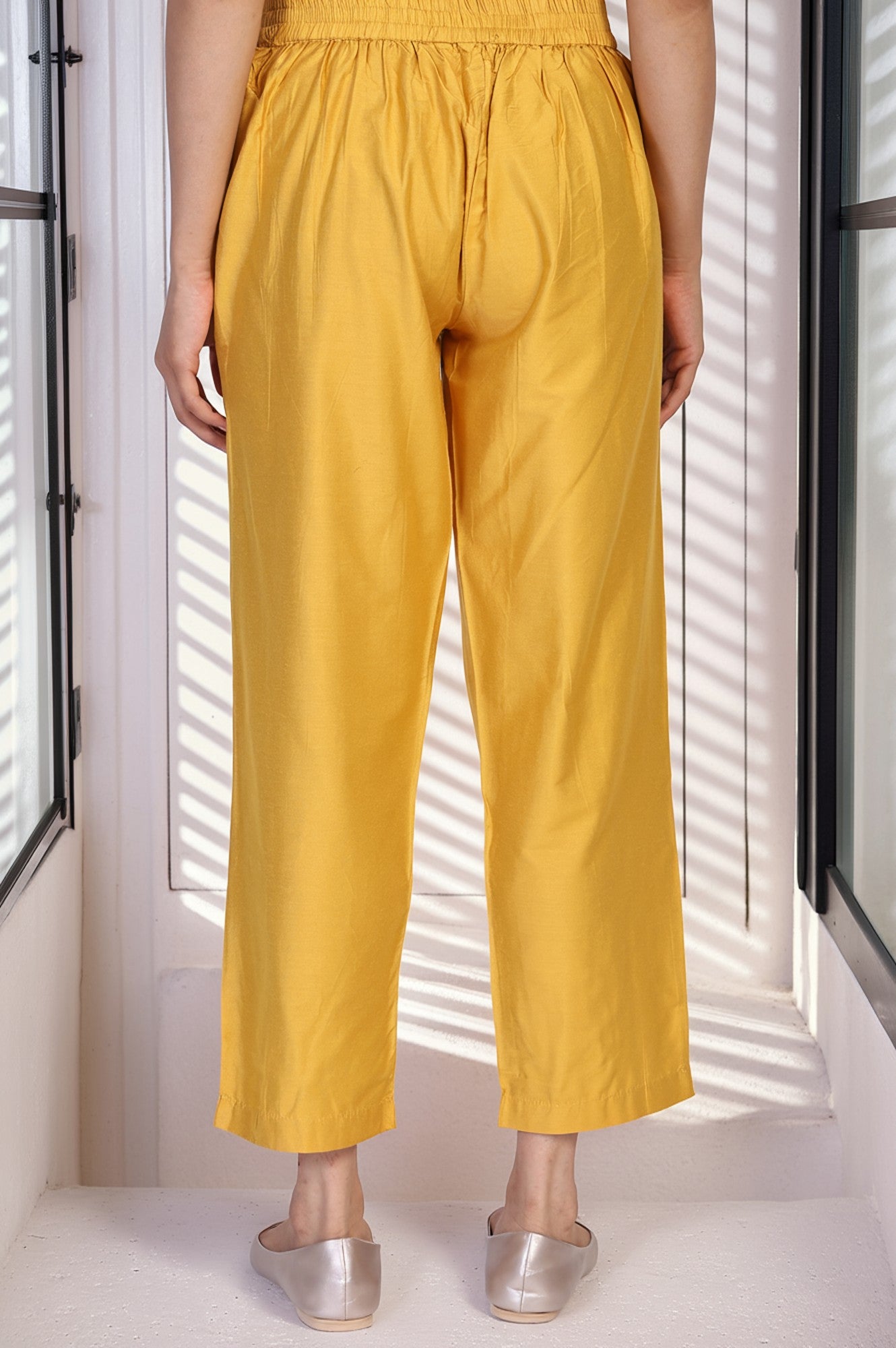 https://cdn.shopify.com/s/files/1/0722/3148/5636/files/W63326-224260_4.jpg?v=1772277153