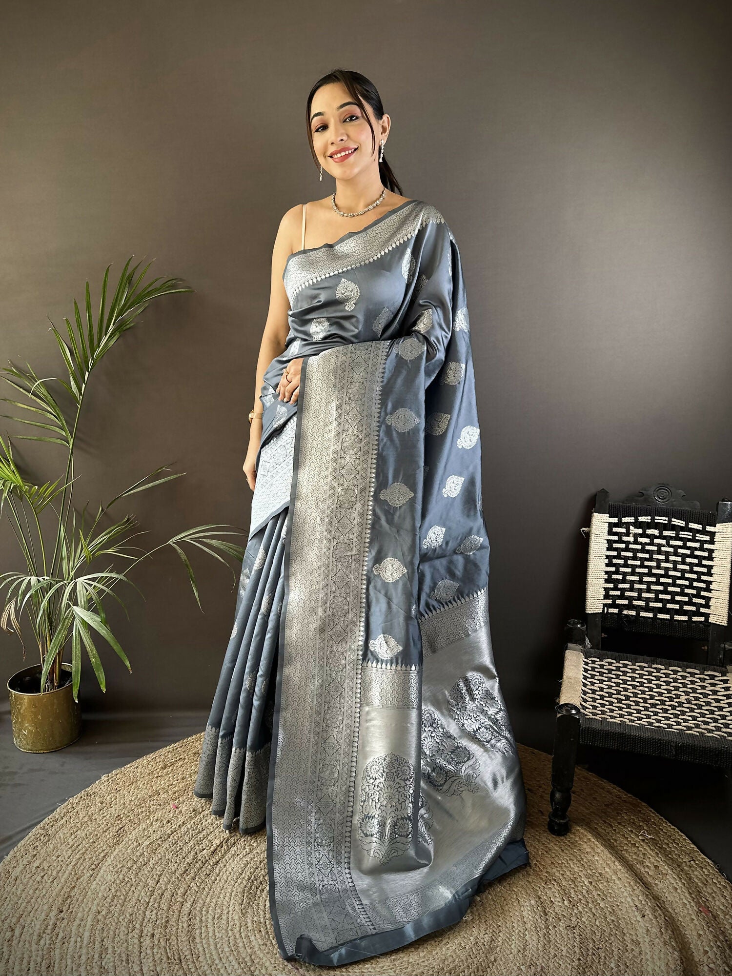 Joban Fashion Grey Floral Motifs Soft Silk Banarasi Saree - Distacart