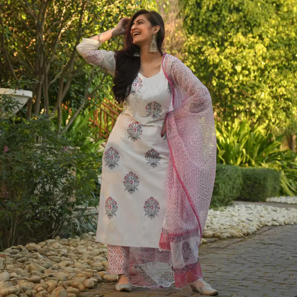 Malishka Women's Printed White Cotton Blend Kurta Set With Dupatta - Distacart