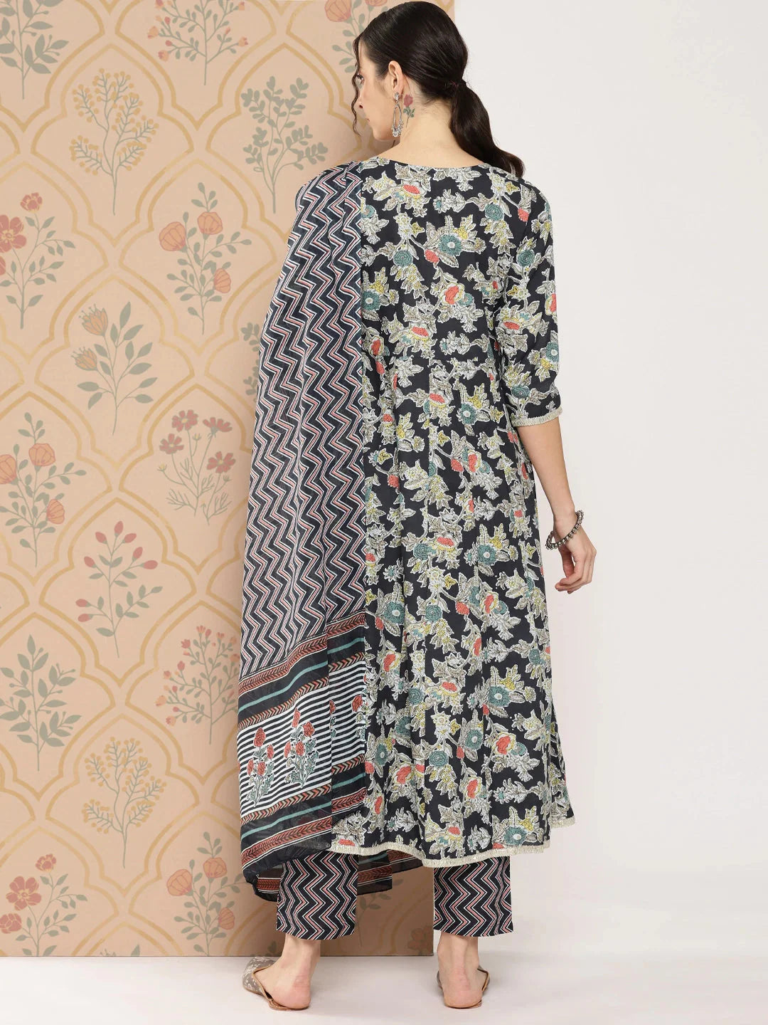 Yufta Women Floral Printed Regular Pure Cotton Kurta with Trousers & With Dupatta