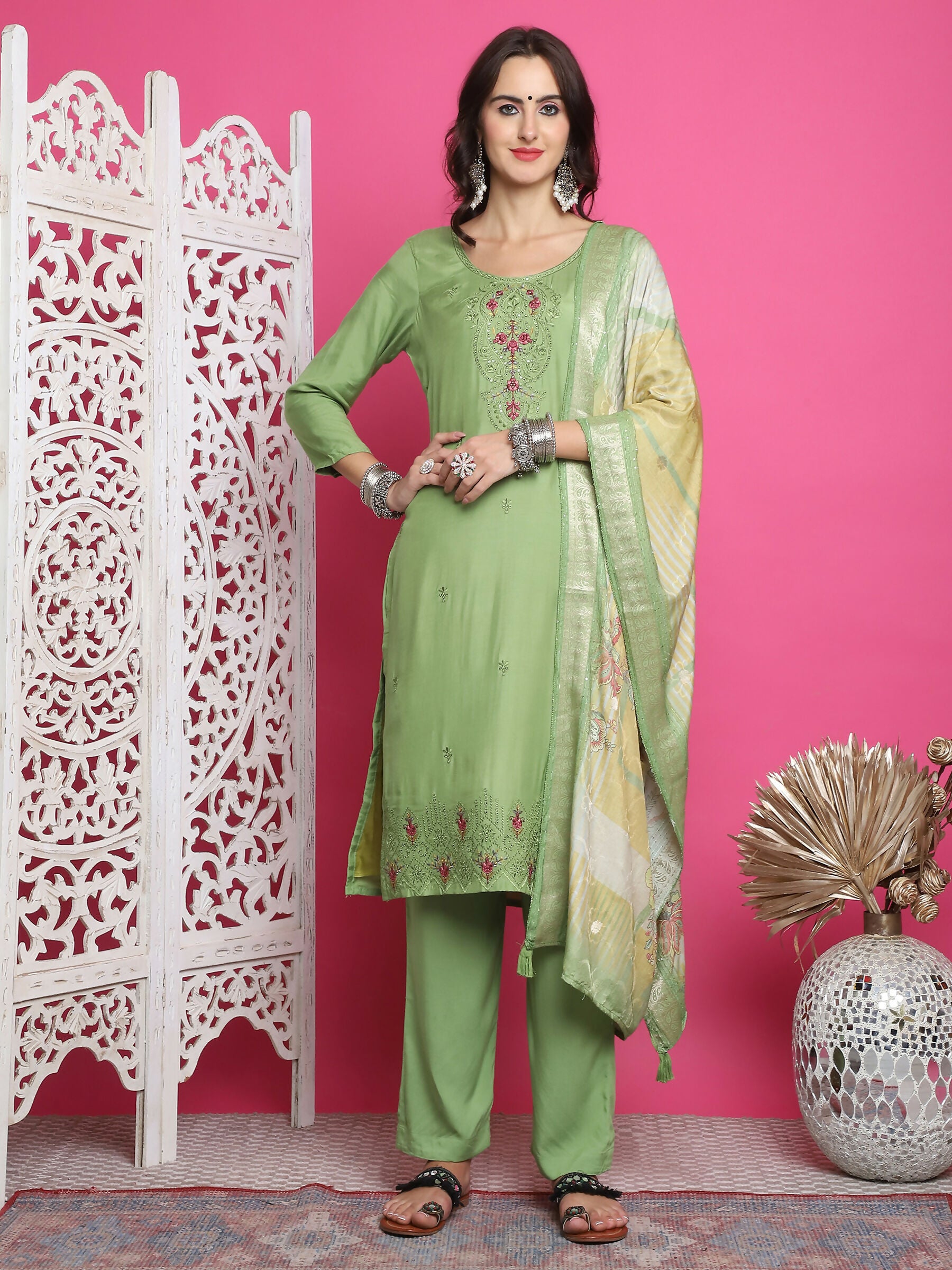 Jyoti Fashion Women's Green Muslin Floral Resham Embroidery Kurta with Trouser & Dupatta - Distacart