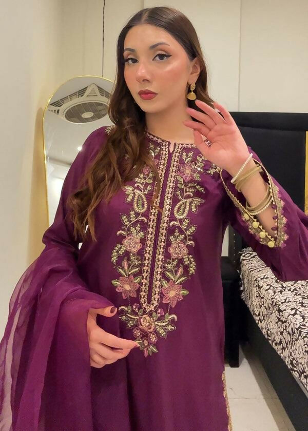 Teeya Creation Womens Trendy Stylish Embroidery Thread Work Kurta Set - Dista
