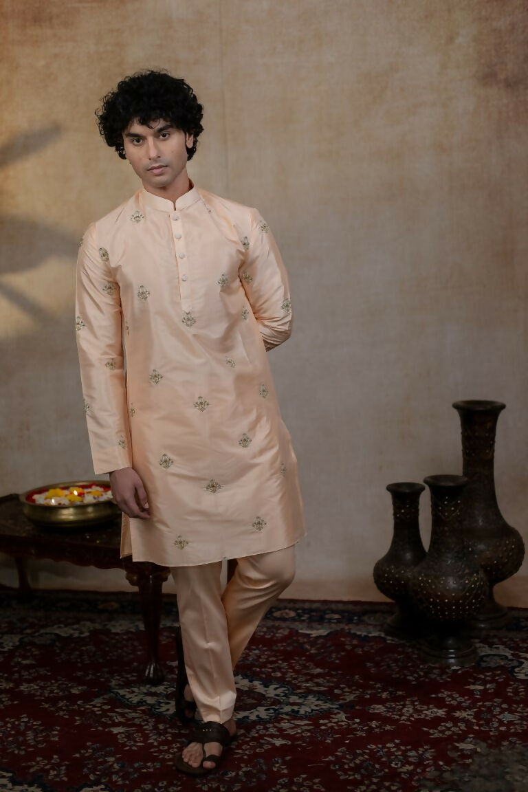 Semi Pattu Peach Ananta Kurta Set By Hilo Design