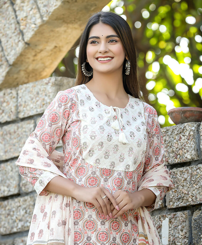 Kaajh Women's White Cotton Mirror Work Kurta Pant Set With Dupatta - Distacart