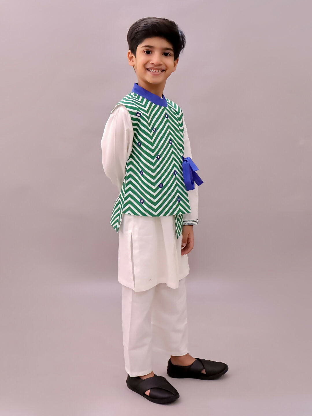 Lil Drama Shor-Gul White Kurta Pyjama with Green Jacket Set For Boys