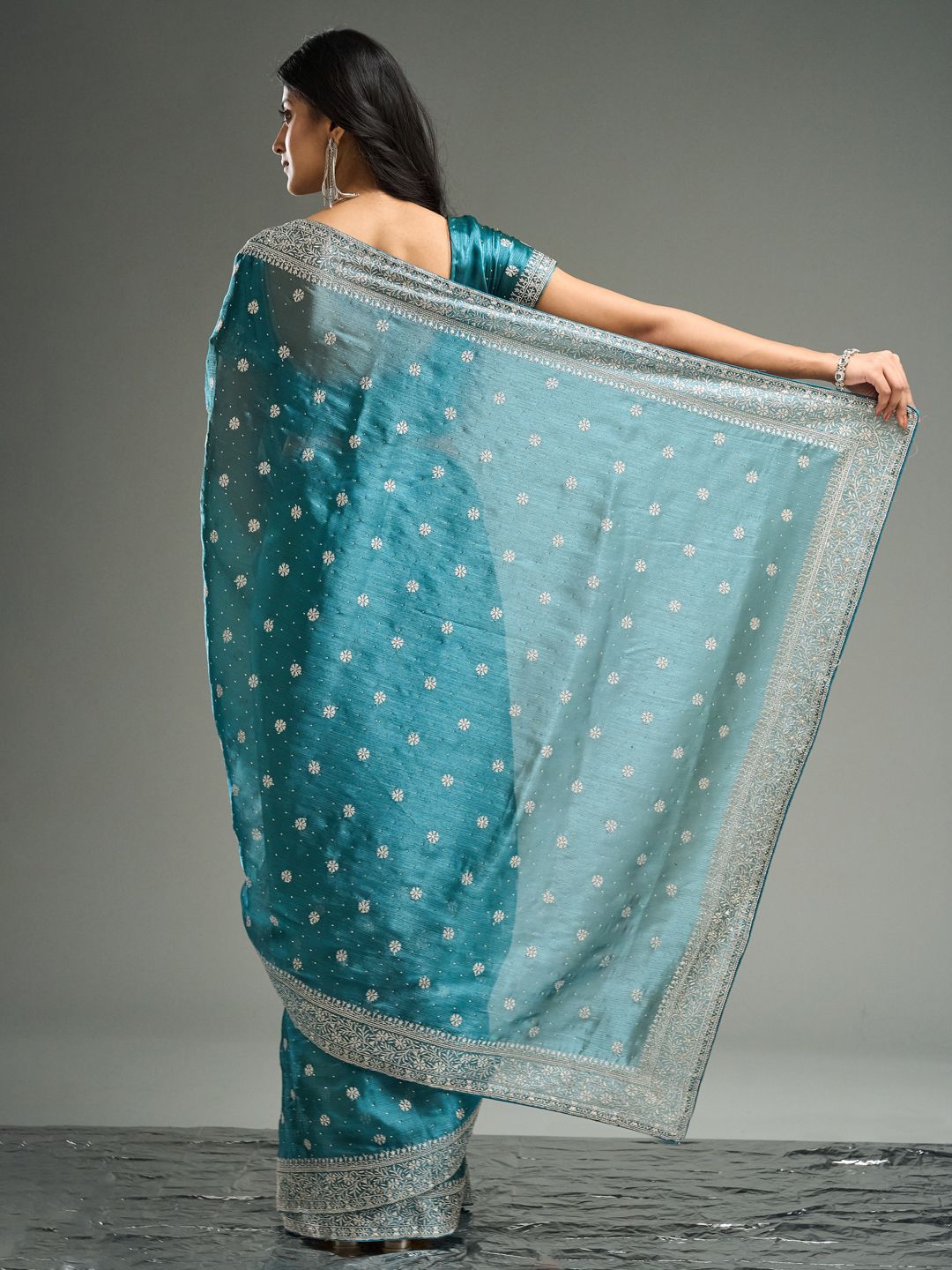 kasee Floral Embroidered Silk Blend Saree - Distacart